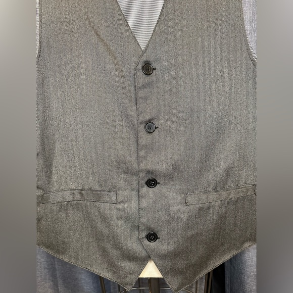 EUC—Men’s Vest - Picture 3 of 8
